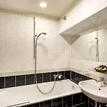 U Zlateho Stromu By Bhg 4*