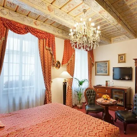 U Zlateho Stromu By Bhg Hotel