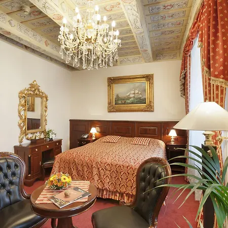 Hotel U Zlateho Stromu 4*