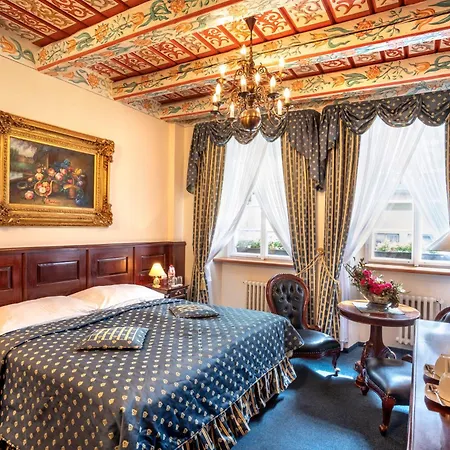 Hotel U Zlateho Stromu By Bhg 4*