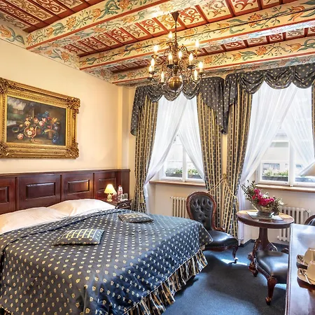 Hotel U Zlateho Stromu 4*