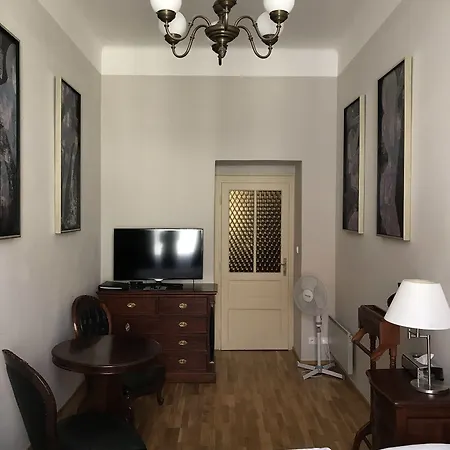 U Zlateho Stromu By Bhg Прага