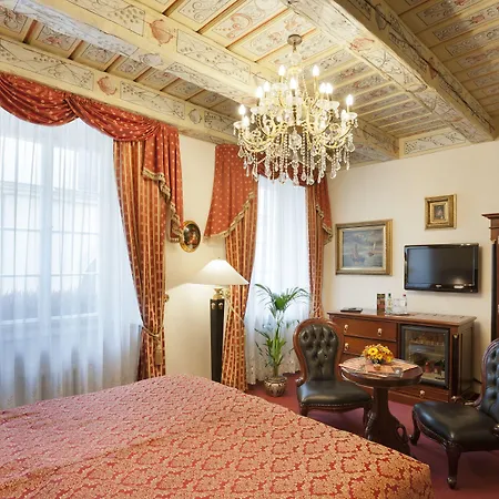 Hotel U Zlateho Stromu By Bhg 4*