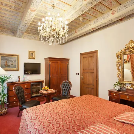 U Zlatého Stromu By Bhg Hotel
