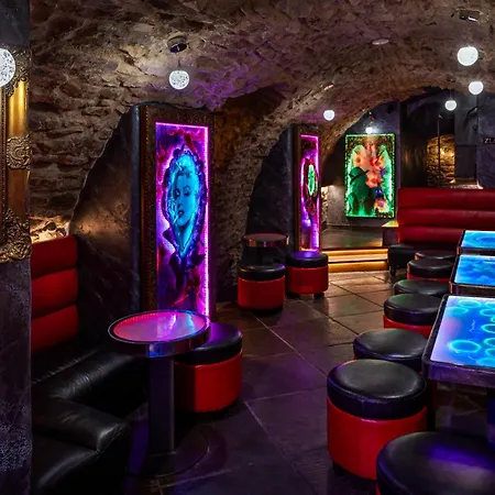 U Zlateho Stromu By Bhg 4* Praga