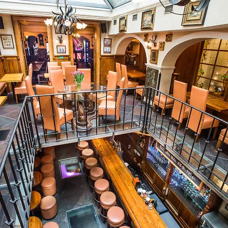 U Zlateho Stromu By Bhg Hotel