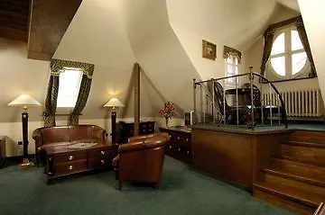 U Zlateho Stromu By Bhg 4* Praga