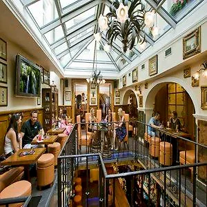 Hotel U Zlateho Stromu By Bhg 4*