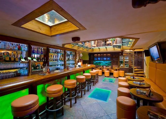 U Zlateho Stromu By Bhg Hotell Prag