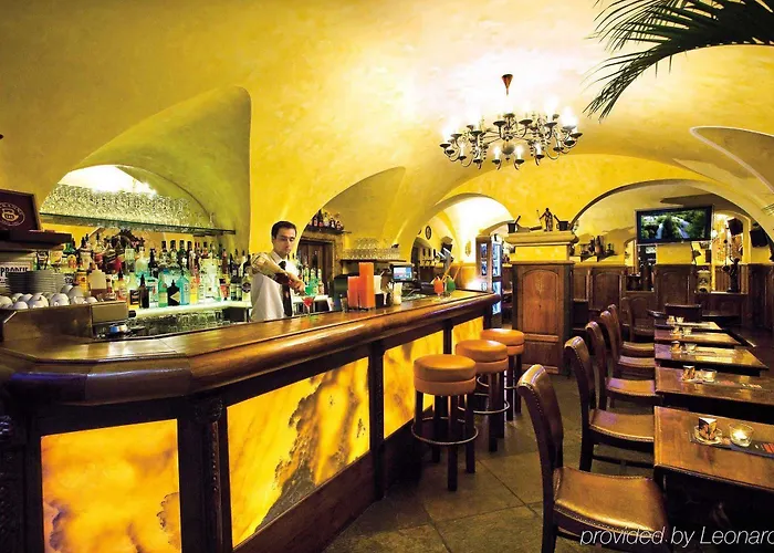 U Zlateho Stromu By Bhg 4* Prag