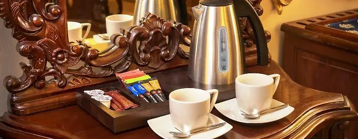 U Zlateho Stromu By Bhg Hotell Prag