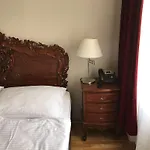 U Zlatého Stromu By Bhg 4* Praga