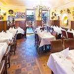 Hotel U Zlatého Stromu By Bhg 4*