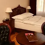 U Zlatého Stromu By Bhg Hotel