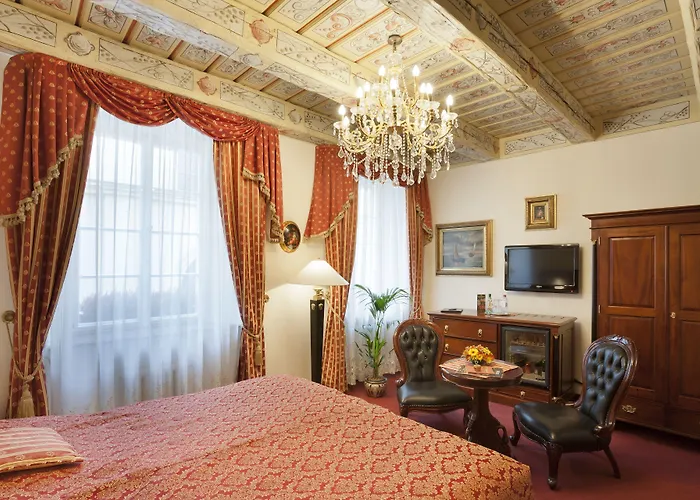 Hotel U Zlateho Stromu By Bhg 4*